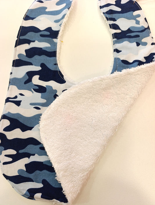 Χειροποίητη σαλιάρα ΠΑΡΑΛΛΑΓΗ ΜΠΛΕ